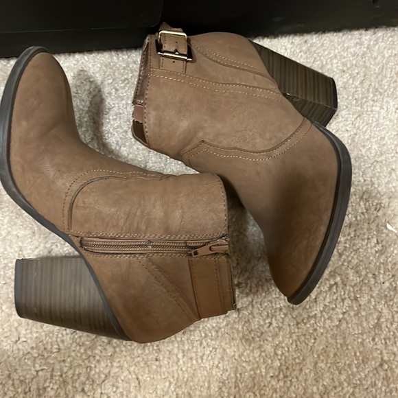 Brown booties - Picture 3 of 4